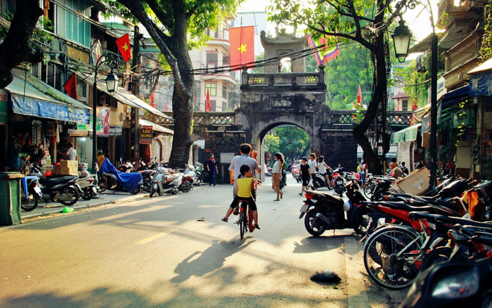 Người đàn ông hàng chục năm lặng lẽ canh giữ cửa ô cuối ở Hà Nội: 'Với tôi nơi đây như mái nhà của mình' Ảnh 2