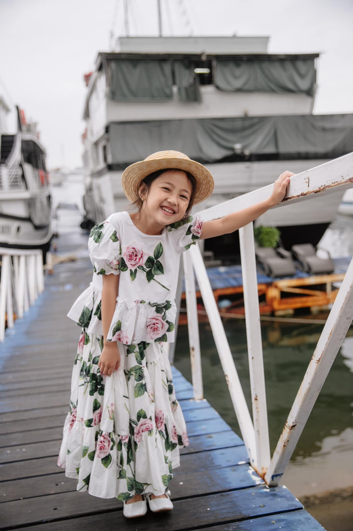 Càng lớn, Viann ngày càng xinh xắn và dễ thương, đặc biêt nụ cười rạng rỡ của cô bé khiến ai nhìn cũng yêu