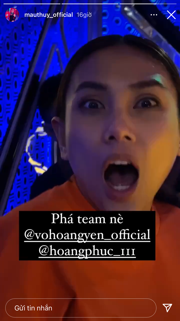 Mâu Thuỷ còn up cả đoạn clip Võ Hoàng Yến 'gào thét', che tai khi nghe giọng ca 'trời phú' của cô