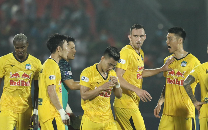 Xuân Trường làm phiên dịch cho Kim Dong Su, vui vẻ sau tranh cãi nảy lửa ở Hà Tĩnh Ảnh 2