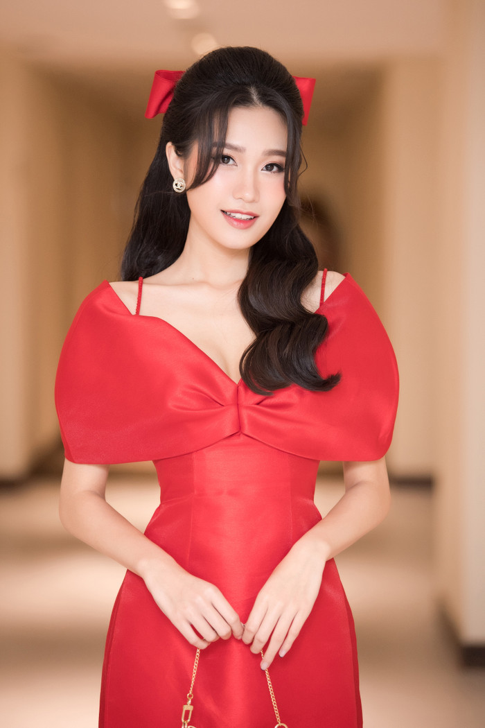 Top 10 Hoa hậu Việt Nam 2020 - Doãn Hải My diện áo dài đỏ chiếm spotlight, nhan sắc rạng rỡ Ảnh 2