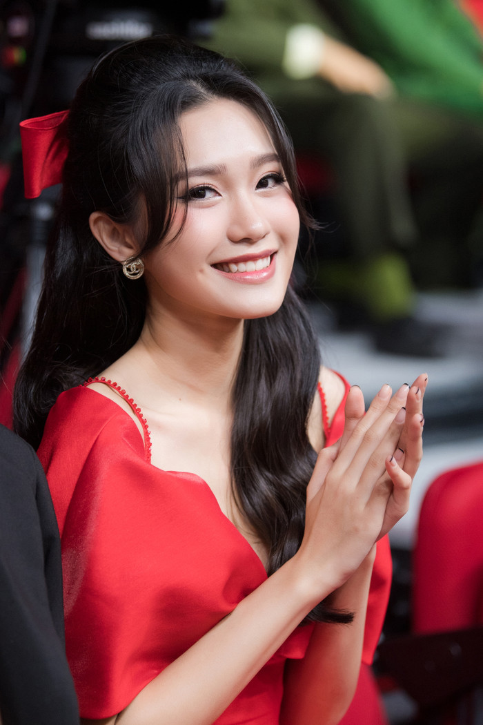 Top 10 Hoa hậu Việt Nam 2020 - Doãn Hải My diện áo dài đỏ chiếm spotlight, nhan sắc rạng rỡ Ảnh 1