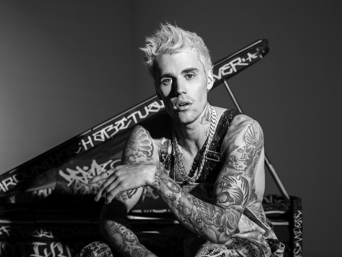 RIGHT: Từ chiến binh King of Rap cho đến 'anh em chung nhà' Rihanna, Justin Bieber Ảnh 7