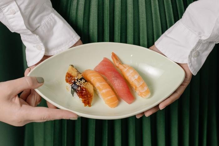 Cái kết của người đàn ông đổi tên thành 'giấc mơ cá hồi' để được ăn sushi miễn phí Ảnh 1