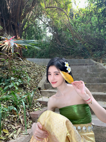 Cúc Tịnh Y khoe dáng chuẩn không cần photoshop Ảnh 4