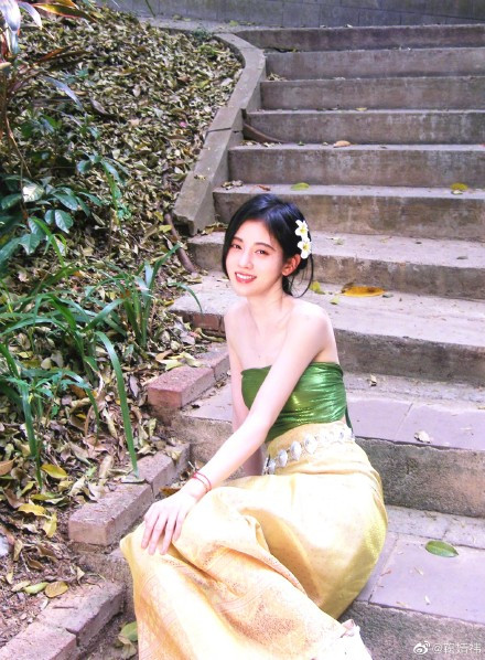 Cúc Tịnh Y khoe dáng chuẩn không cần photoshop Ảnh 5