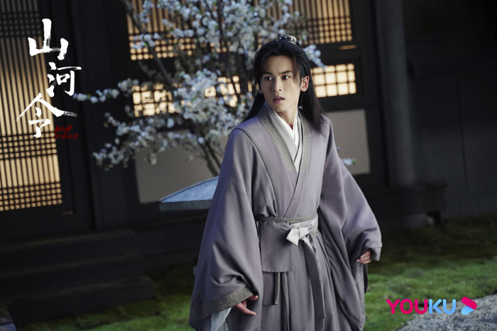 ...trong khi Trương Triết Hạn lại gây ra nhiều tranh cãi.