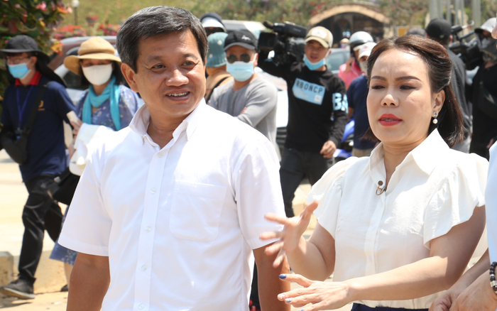 Nghệ sĩ Việt Hương: 'Bất kể giờ nào trên đường đi anh Hải không có tiền mặt, cứ gọi tôi sẽ chuyển khoản' Ảnh 2