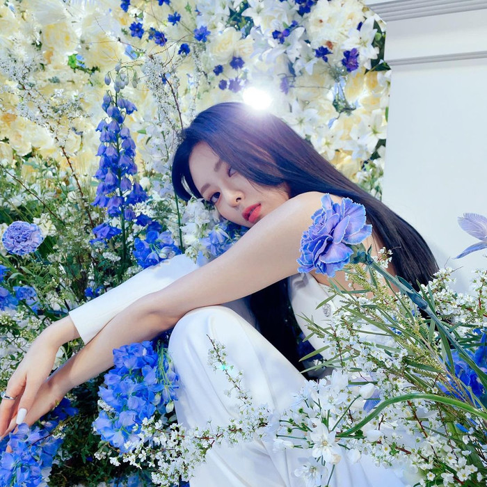 ITZY tung bộ ảnh mới, sao cứ hao hao Jisoo (BlackPink)? Ảnh 5
