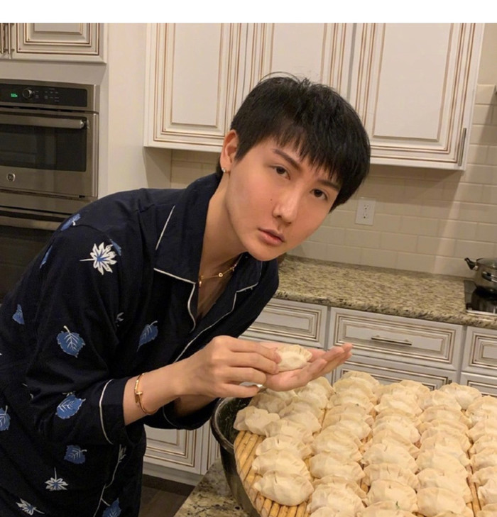 'Hotboy mặt rắn' trải lòng sau thời gian bị nhiễm COVID-19 Ảnh 7