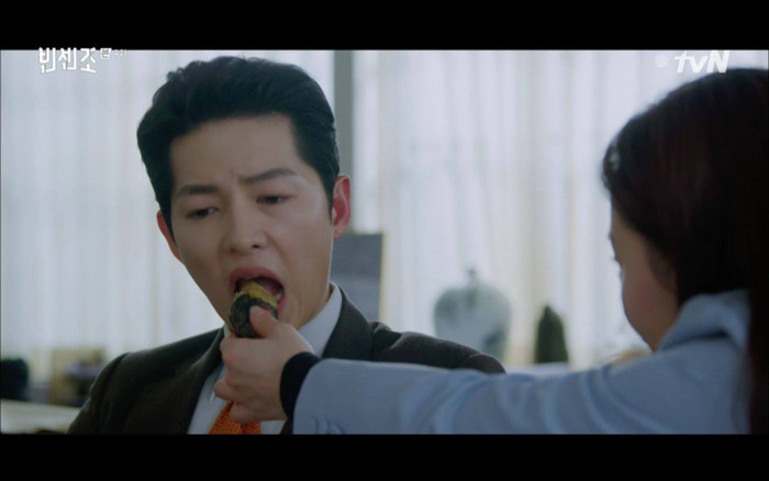 'Vincenzo': Mafia là phụ tấu hài mới chính 'Ngồi buồn thì ăn khoai, ăn khoai xong lại buồn' Ảnh 8