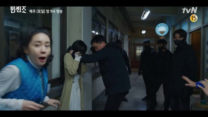 'Vincenzo': Mafia là phụ tấu hài mới chính 'Ngồi buồn thì ăn khoai, ăn khoai xong lại buồn' Ảnh 13