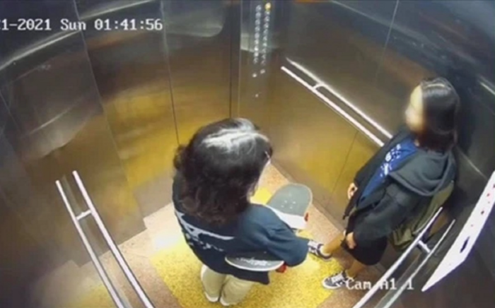 Thông tin gây bất ngờ vụ 2 nữ sinh lên sân thượng chung cư rồi gieo mình tự tử Ảnh 2