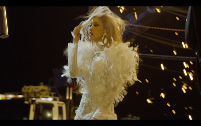 Rosé (BlackPink) chiêu đãi fan loạt ảnh hậu trường mới tinh: Chụp vội mà nhan sắc vẫn đỉnh Ảnh 9