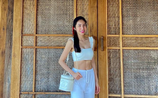 Thủy Tiên khiến khối chị em ghen tị khi không cần tập luyện mà vẫn có cơ bụng cực săn chắc Ảnh 2