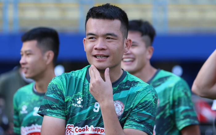 Sốc trước án phạt của VFF dành cho Hoàng Thịnh vì đá gãy chân Hùng Dũng Ảnh 2