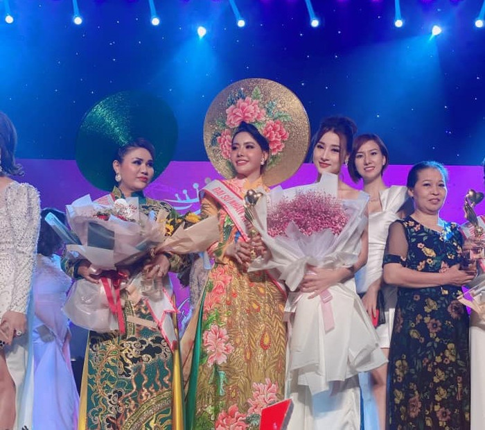 Phan Thuyền (giữa) qua đời ở tuổi 32