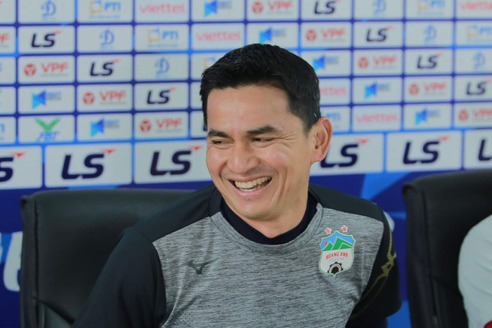 HLV Kiatisak hạnh phúc khi HAGL giành 3 điểm trọn vẹn trước Viettel.