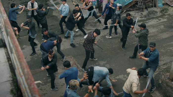 'Chìa khóa trăm tỷ': Kiều Minh Tuấn mặt ngầu 1 mình chống lại 10 người, Thu Trang hỏi: 'Võ sĩ thiệt?' Ảnh 7