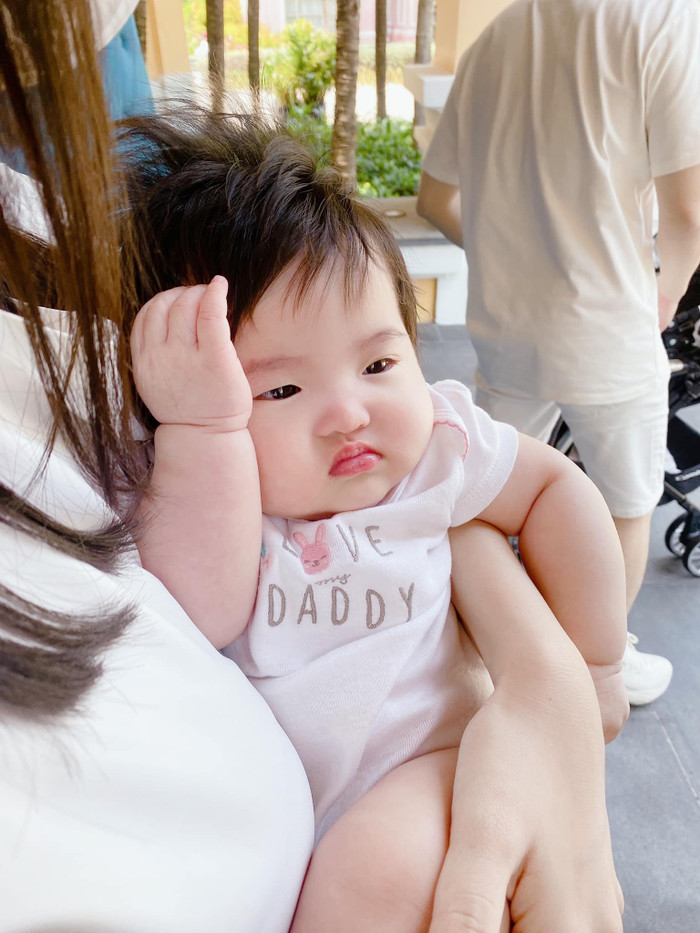 Chính Đông Nhi cũng cho rằng bé Winnie đã quá 'mệt mỏi' với sở thích 'dìm hàng con' của mình,
