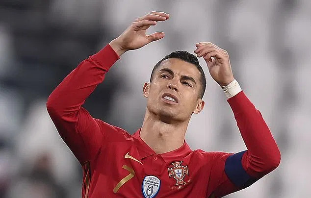 Ronaldo không thể ghi bàn trước Azerbaijan.