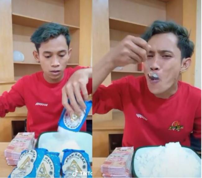 Ban đầu, anh chàng xúc từng thìa muối bỏ vào miệng.