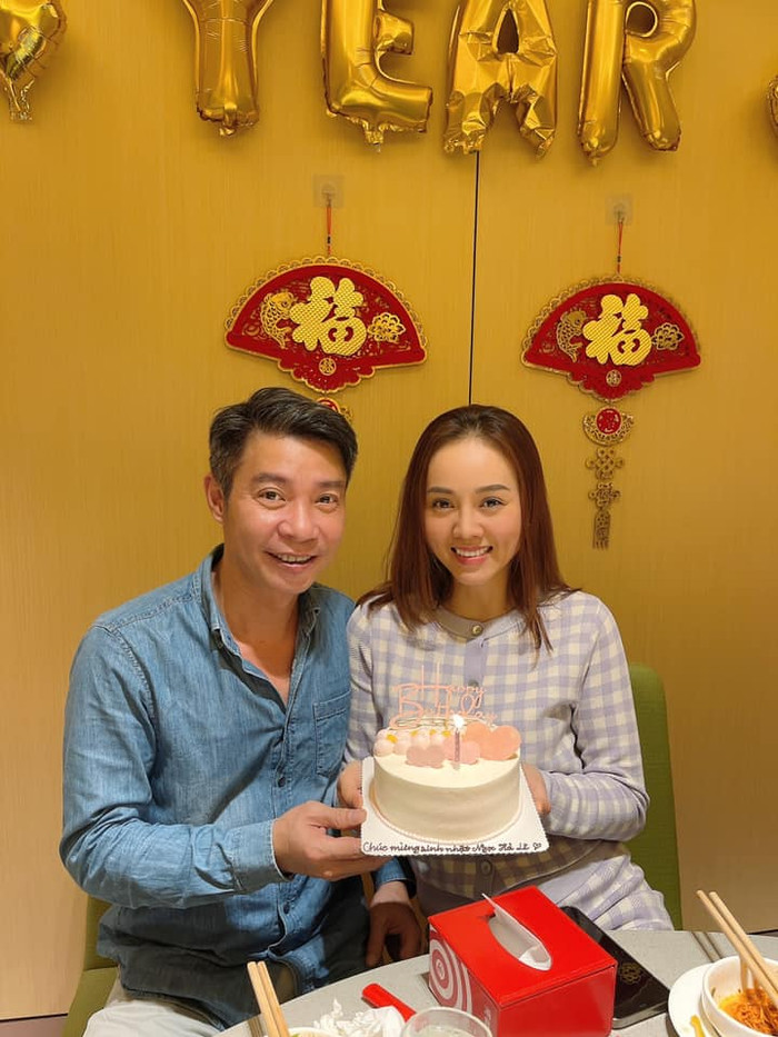 Sau nhiều thăng trầm trong cuộc sống, người hâm mộ không khỏi mừng thầm cho NS Công Lý khi hiện tại anh đã cập bến bình yên và tìm được hạnh phúc cho riêng mình.