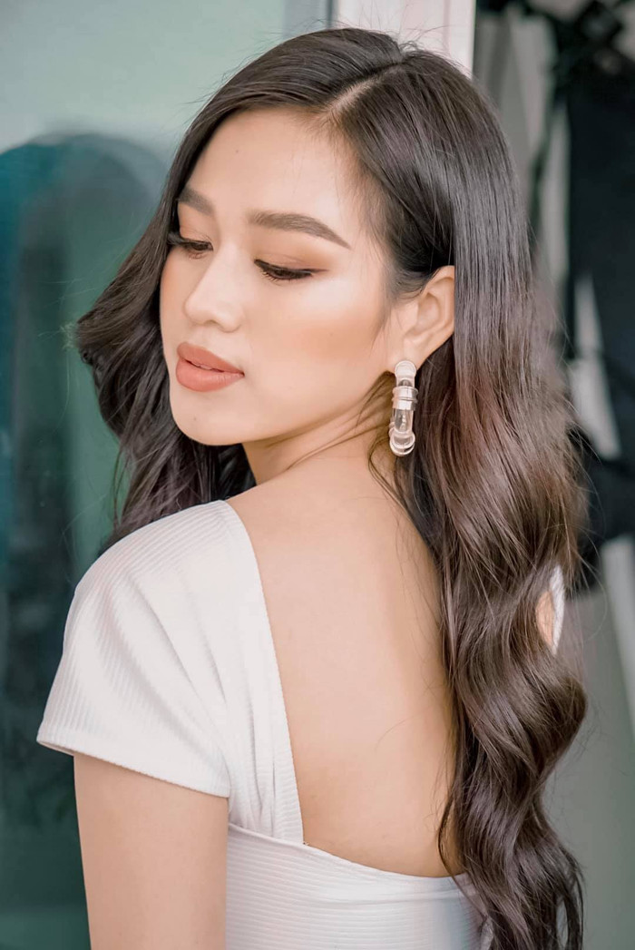 Góc mặt chuẩn chỉnh, không phải dạng vừa. 