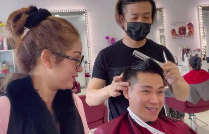 Cách đây không lâu, Phùng Ngọc Huy được danh hài Thúy Nga tình cờ bắt gặp khi đang đi làm tóc, lúc này trông anh có vẻ tươi tắn hơn