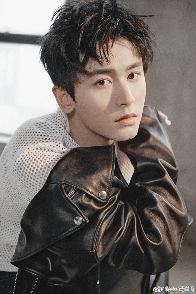 Cùng nổi tiếng nhờ Sơn hà lệnh, Cung Tuấn và Trương Triết Hạn - Ai mới là người hút fan hơn? Ảnh 11