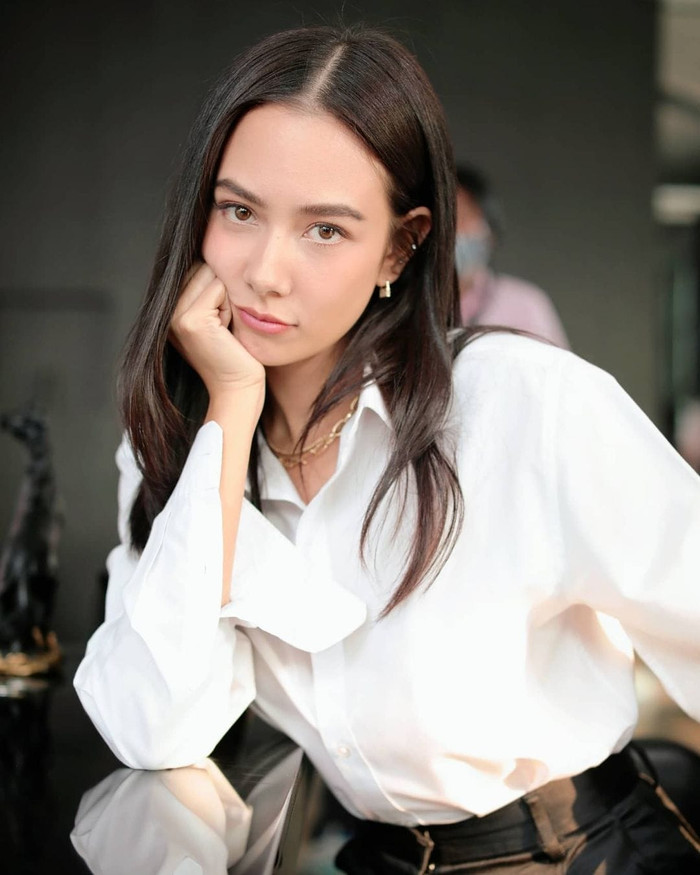 Sammy Cowell sẽ sánh đôi cùng 2 trai đẹp Push Puttichai và Porshe Saran trong phim mới Ảnh 14