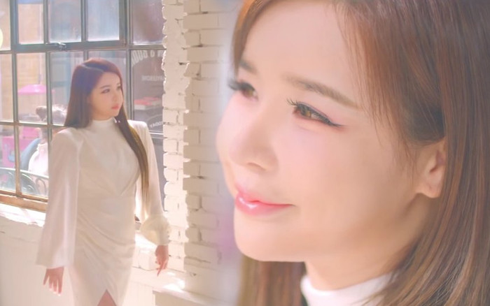 Dân tình 'há hốc' khi Park Bom hát 'Đô rê mi fa son la si mê em' trong teaser comeback solo? Ảnh 2