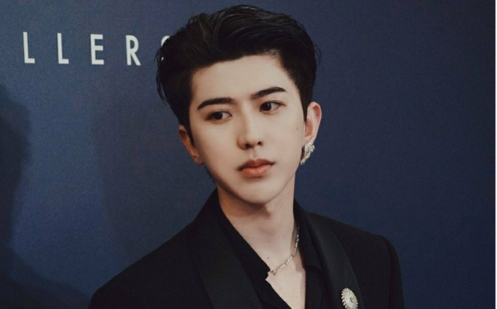 Đi ăn tối 'sương sương', Thái Từ Khôn khiến fan xuýt xoa khi mang hẳn một 'căn biệt thự nhỏ' trên cổ Ảnh 2