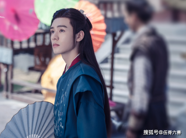 Ảnh chụp tạp chí chưa qua chỉnh sửa của Cung Tuấn vô tình bị lộ: Da tối màu, mặt bóng dầu lộ mụn Ảnh 3