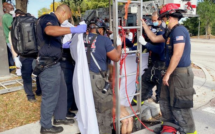 Người phụ nữ khỏa thân được giải cứu sau 20 ngày kẹt dưới cống thoát nước nhờ điều này Ảnh 2