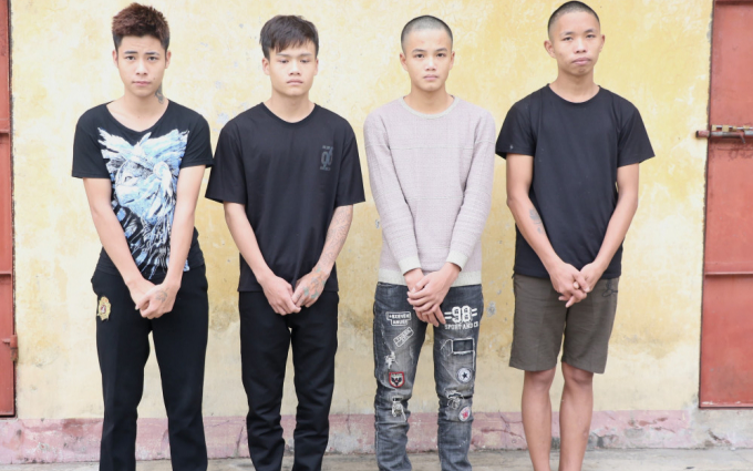 Bắt nhóm đối tượng băng nhóm 10X mang dao đi cướp tài sản Ảnh 2