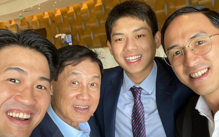Tỉ phú Johnathan Hạnh Nguyễn chụp ảnh cùng 3 quý tử, dân mạng xuýt xoa: Thần thái quá đỉnh! Ảnh 2