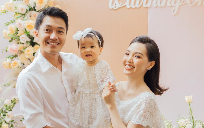 Quang Tuấn mở tiệc lớn mừng thôi nôi con gái, Nam Thư - Minh Dự cùng dàn sao Việt nô nức xuất hiện Ảnh 2