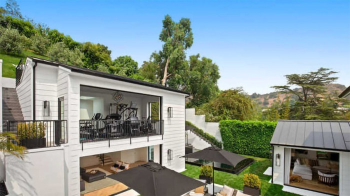 Một góc view nhìn ra núi Beverly Hills