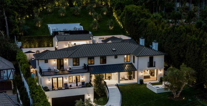 Khu dinh thự khi lên đèn