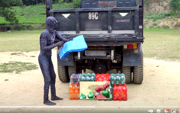 Kênh YouTube độc hại, nhảm nhí gắn mác cho trẻ em ẩn video, đổi tên để tránh 'bão' report Ảnh 2