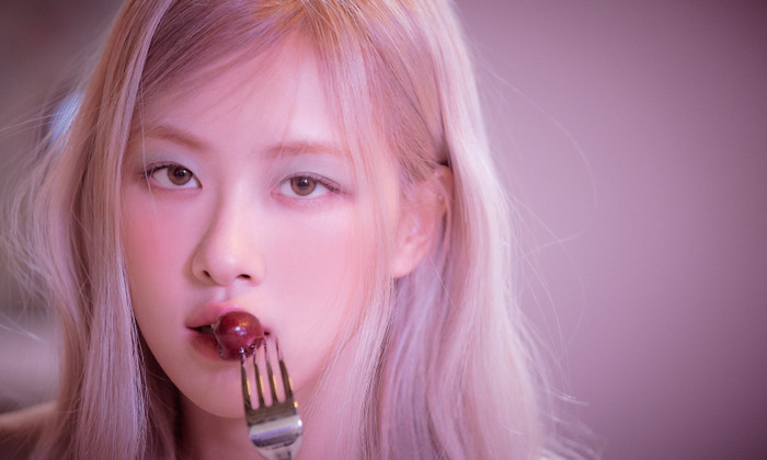 Vượt mặt IU, Rosé (BlackPink) mang về chiếc cúp thứ 4 với 'On The Ground' Ảnh 2