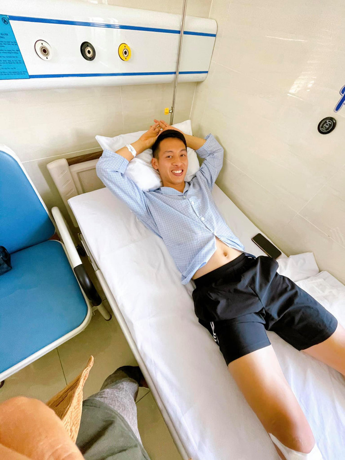 Lâm 'Tây' đến thăm Hùng Dũng, biến phòng bệnh thành buổi 'fan meeting' Ảnh 7