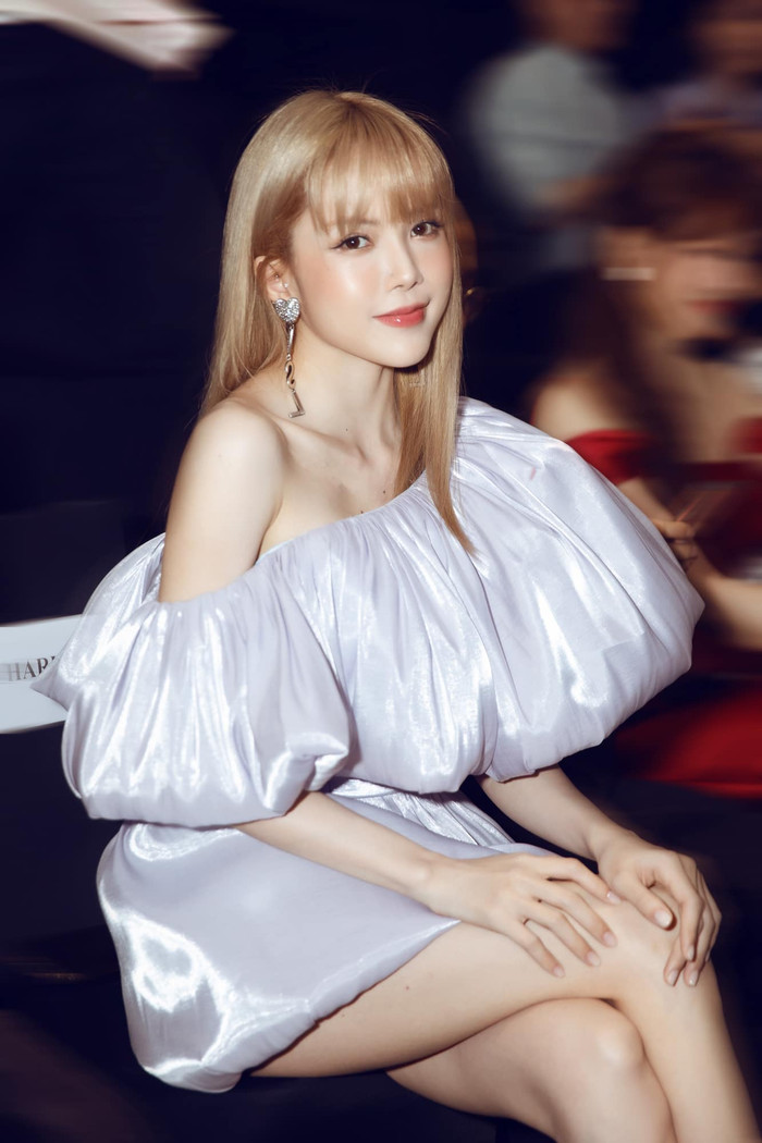 Nhan sắc xinh đẹp của Thiều Bảo Trâm nổi bần bật tại show thời trang