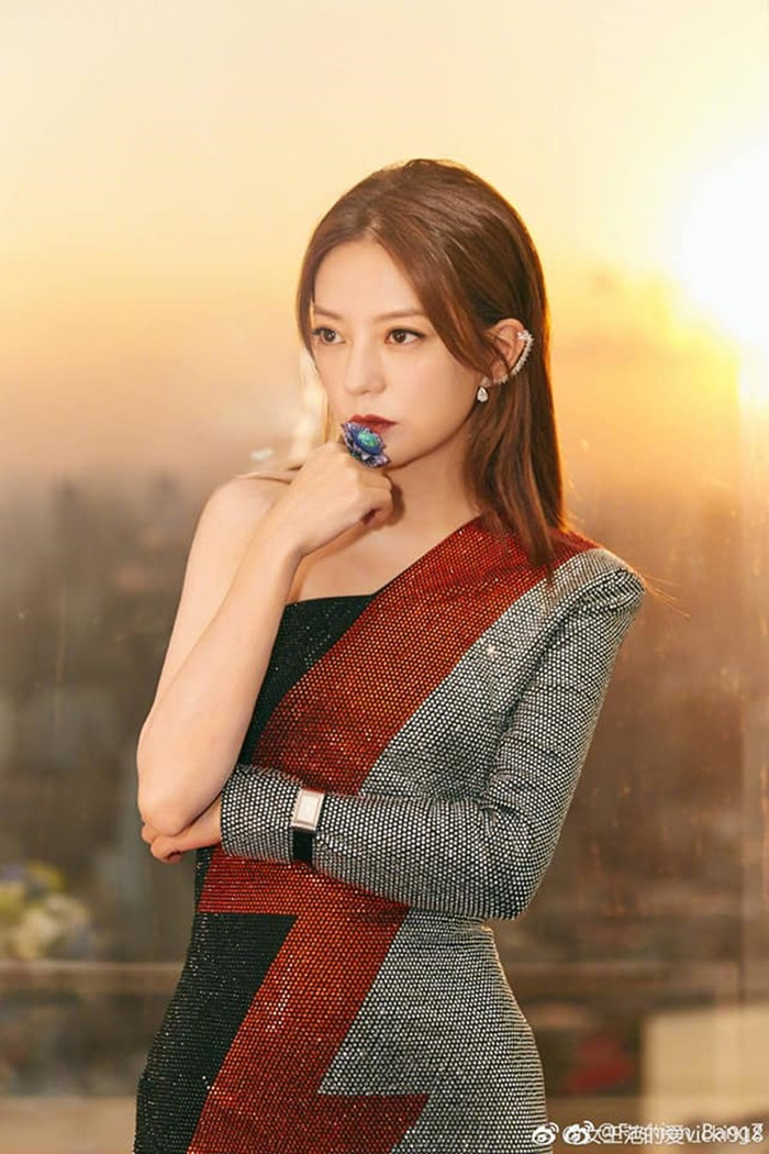 Trương Triết Hạn được Triệu Vy 'chọn' nhờ vào 'khí chất u sầu' hiếm có của mình Ảnh 11