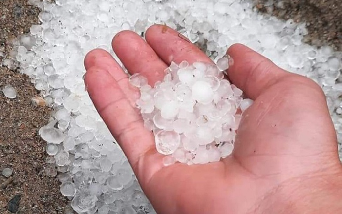Mưa đá to bằng ngón tay ở Nghệ An Ảnh 2