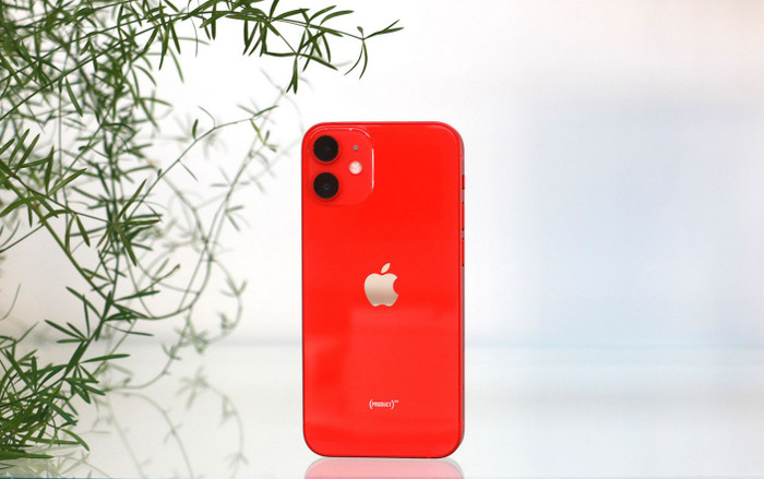 iPhone 12 mini. (Ảnh: Engadget)