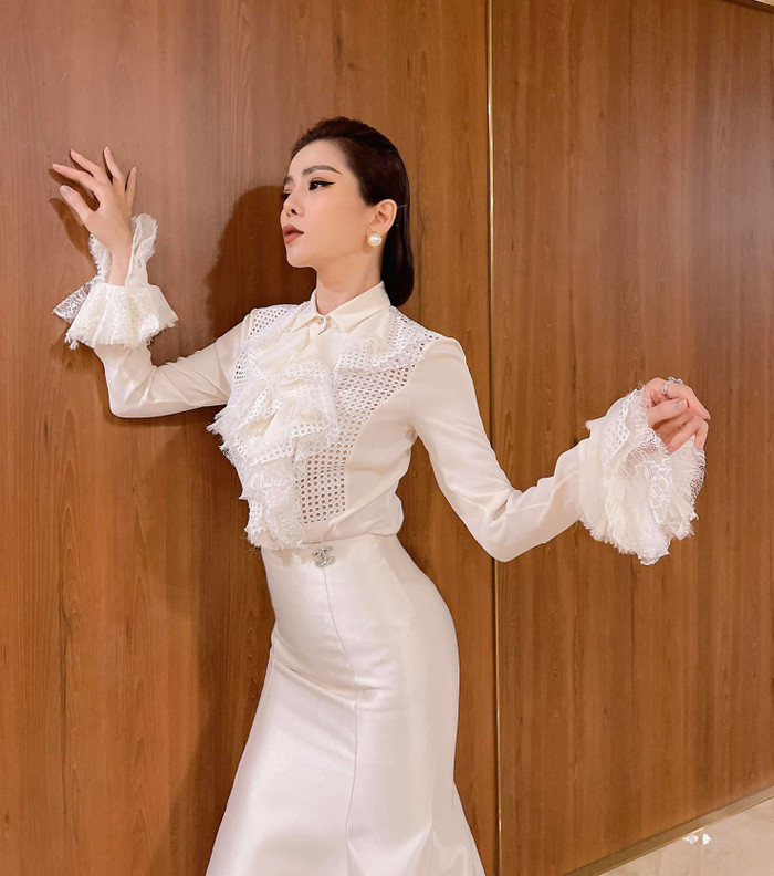 Với nhan sắc và body nóng bỏng thế này thì việc Lâm Bảo Châu 'say' Lệ Quyên như điếu đổ là điều cũng dễ hiểu.