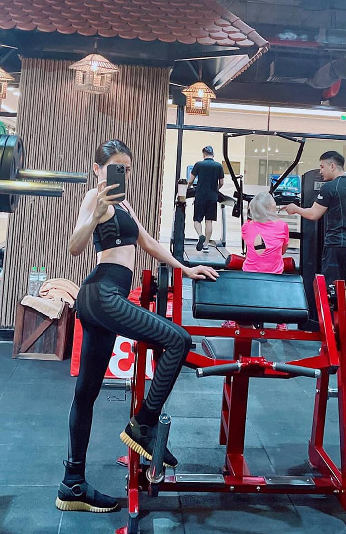 Nữ ca sĩ khẳng định mình không hề gầy, chỉ là người và mặt thon lại do chăm chỉ tập luyện