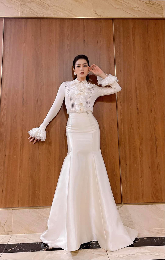 Có lẽ vì đang hạnh phúc trong tình yêu nên Lệ Quyên ngày càng 'lão hóa ngược'